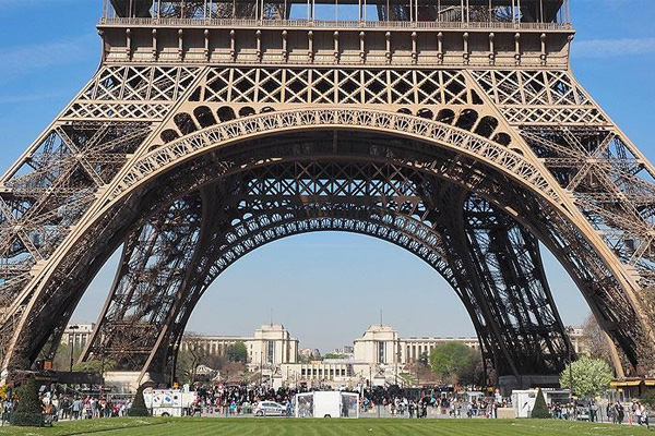 Eyfel Kulesi çevresine duvar