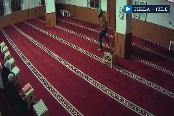 Camide telefon hırsızlığı kamerada