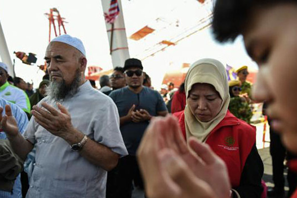 Arakanlılara yardım taşıyan gemi Yangon'a ulaştı