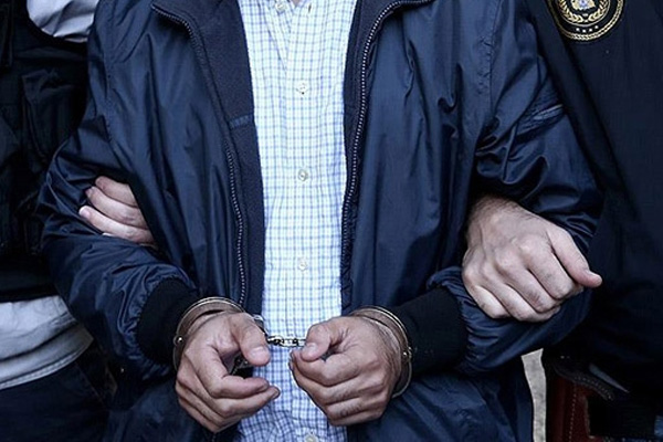 Bir vali yardımcısı ve 2 kaymakam tutuklandı