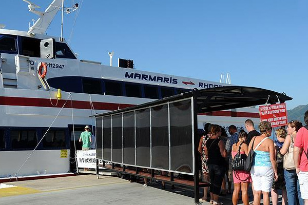 Yunanistan 'kapıda vizenin' devamından yana