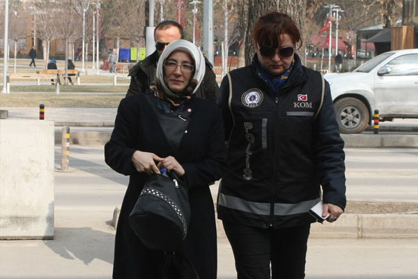 FETÖ’nün derneklerden sorumlu ’abla’sı tutuklandı