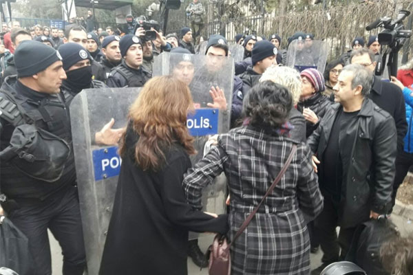 KHK protestosuna polis müdahale etti