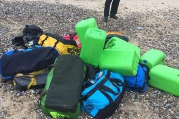 50 milyon sterlinlik uyuşturucu kıyıya vurdu