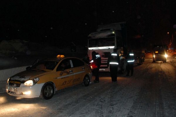 Türkiye genelinde 80 bin polisle denetim