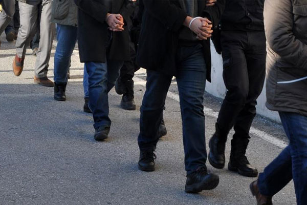 21 eski emniyet personeli FETÖ'den tutuklandı