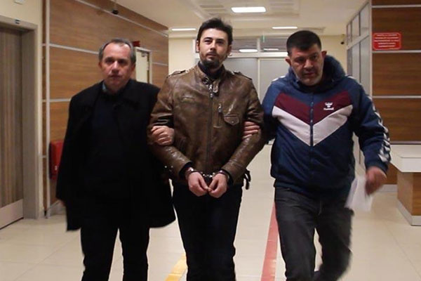 Darbeci pilot, annesinin evinde yakalandı