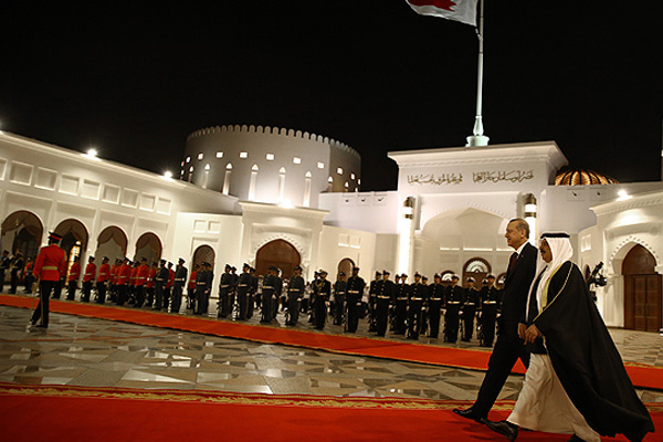 Erdoğan Bahreyn'de resmi törenle karşılandı