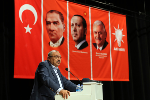 Tuğrul Türkeş: Ele güvenen yarı yolda kalır