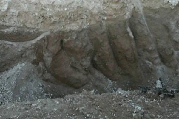 PYD Menbiç’te hendek kazıyor