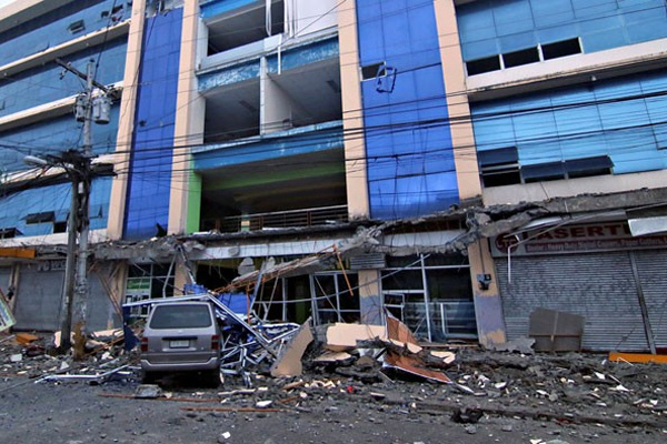 Filipinler'de deprem ateşkesi