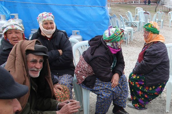 Deprem bölgesinde kar yağışı başladı