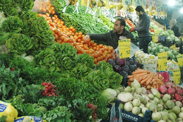 Sebze meyve fiyatları cep yakıyor