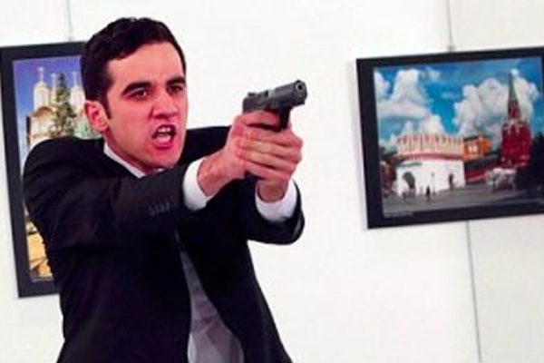 Karlov suikastını çeken gazeteciye ödül