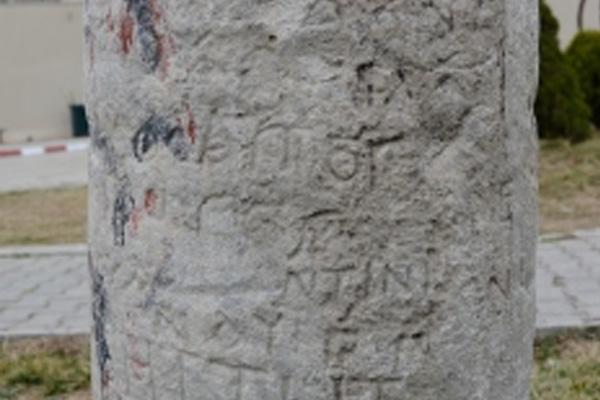 Hastane bahçesindeki mermer tarihi eser çıktı