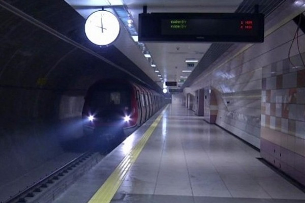 Kartal metrosunda intihar girişimi