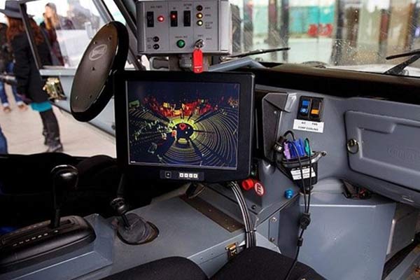 Yayalar sürücüsüz araçları durdurabilecek