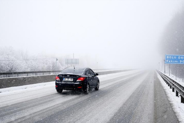 Bolu Dağı'nda yoğun kar yağışı