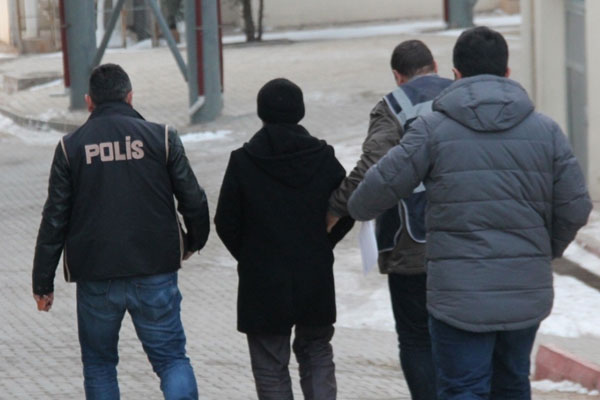 5 ilde sağlıkçılara FETÖ operasyonu: 15 gözaltı