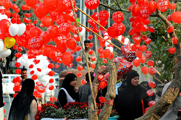 Pakistan'da Sevgililer Günü yasaklandı