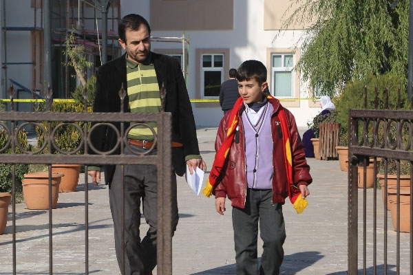 Hakan Şükür’e kızdı, oğlunun ismini değiştiriyor