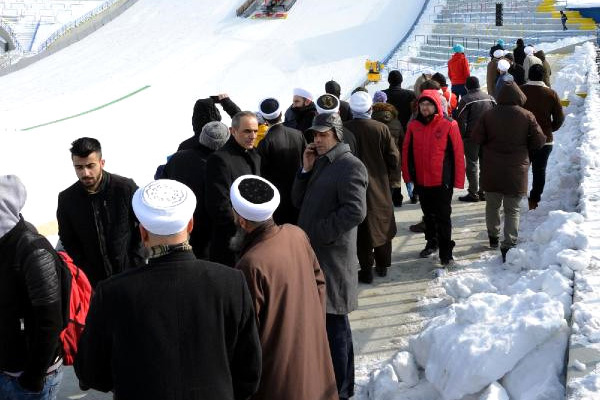 İsmailağa Cemaati'ne Kur'an dağıtma yasağı