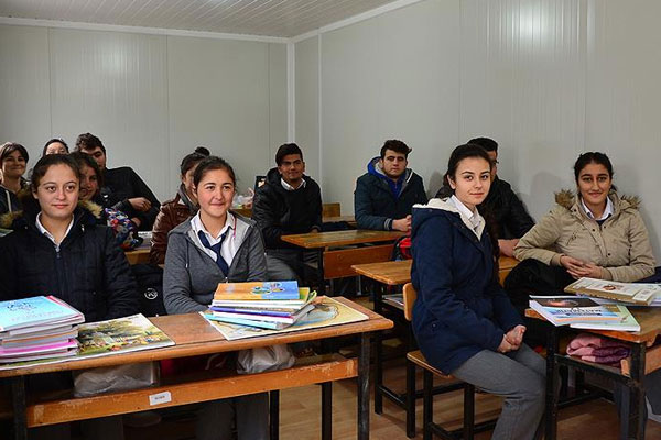 Deprem bölgesinde ders zili çaldı