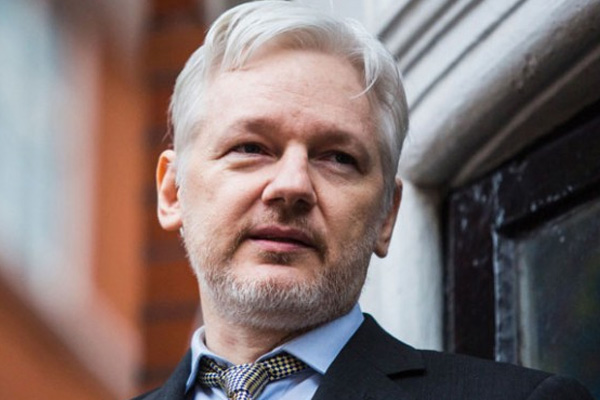 Julian Assange: Ölmedim