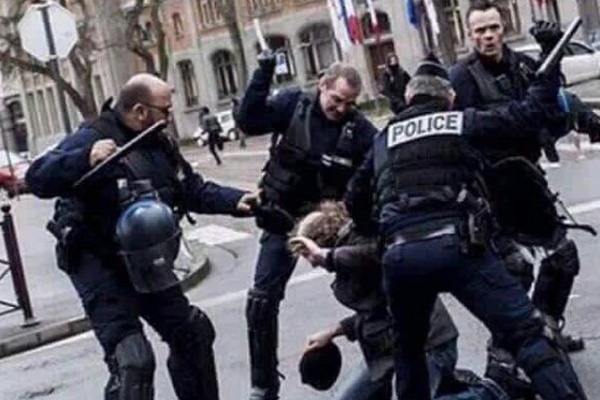 'Fransa'daki polisler etnik ayrımcılık yapıyor'