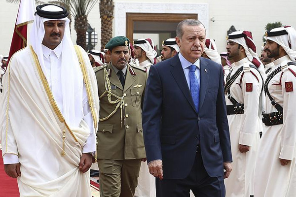 Erdoğan Katar'da resmi törenle karşılandı