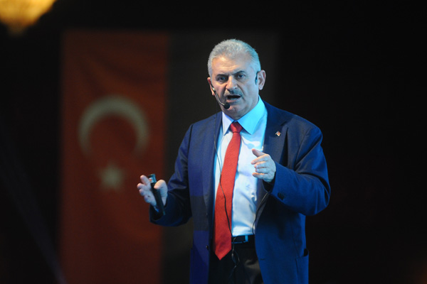 Başbakan Yıldırım'dan 15 milyon gence mektup!