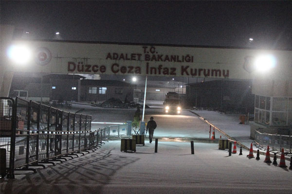 Cezaevinde yangın paniği