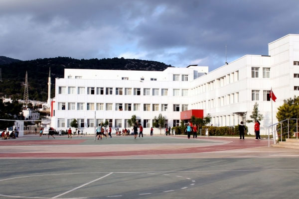 Angola FETÖ okulunu kapatıyor