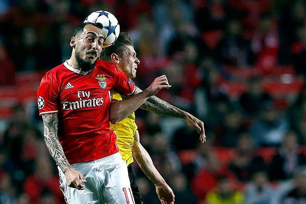 UEFA, kafa vuruşlarının sağlığa etkisini araştırıyor