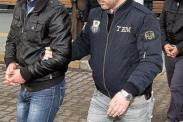 FETÖ operasyonunda 8 astsubay gözaltına alındı