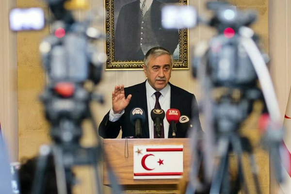 Kıbrıs görüşmelerinde masa dağıldı: Rum lider kapıyı çarparak çıktı