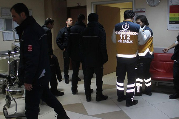 33 polis adayı yemekten zehirlendi