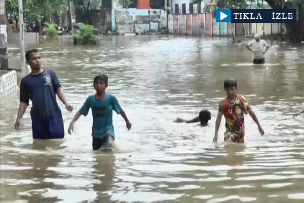 Endonezya'da seller binlerce kişiyi etkiledi