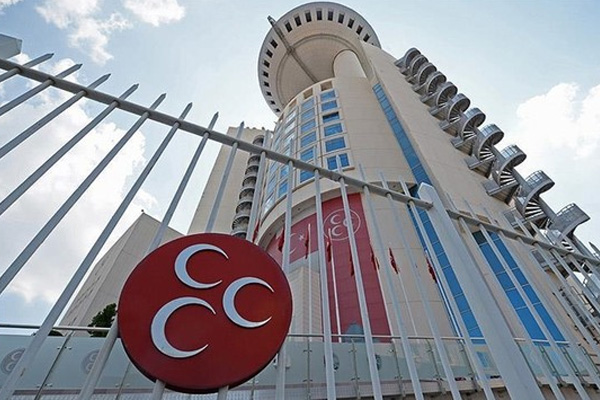 MHP'de iki teşkilat daha feshedildi