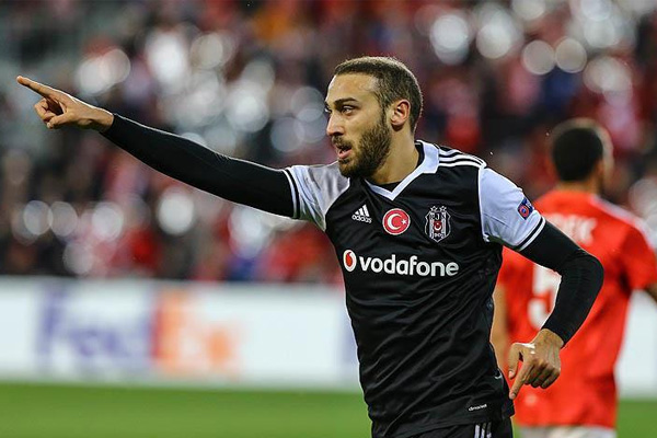 Cenk Tosun Ibrahimovic'e rakip oldu