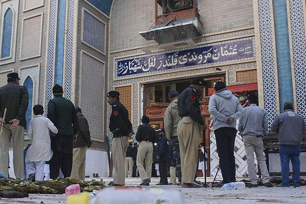 Pakistan'daki türbe saldırısında ölü sayısı 80'e yükseldi