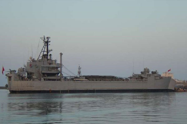 İzmir'de askeri gemide yangın