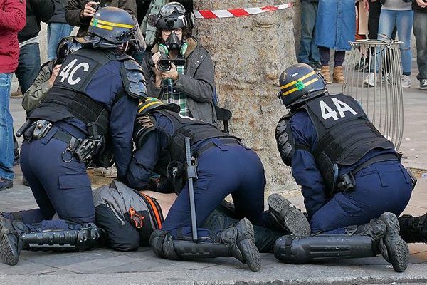 Fransa'da polis şiddetine yönelik protestolar devam ediyor