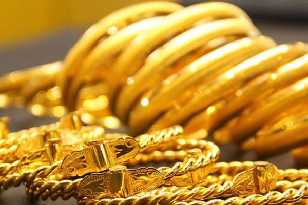 Dört soyguncu kuyumcudan 2 kilo altın çaldı