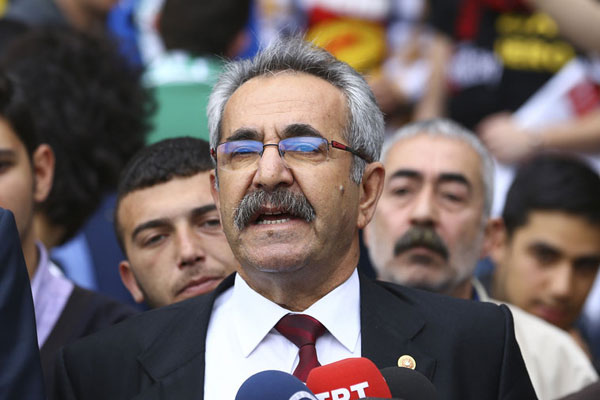 HDP'li Behçet Yıldırım havaalanında gözaltına alındı