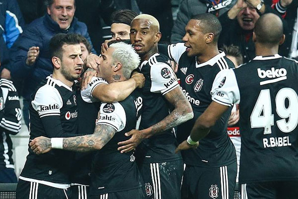 Kartal zirveyi sevdi