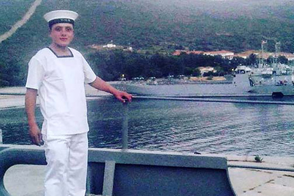 Foça'daki askeri gemide çıkan yangında 1 asker şehit oldu