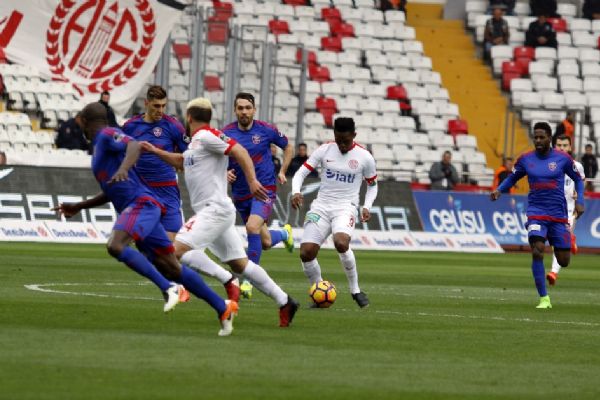 Eto'o gideceği ülkeyi buldu