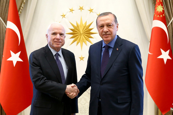 Cumhuriyetçi Senatör McCain: ABD, Türkiye ile çalışmalı...