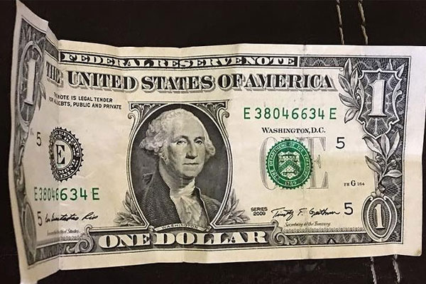 1 dolar 'gelin arabasından dağıtıldı' savunması